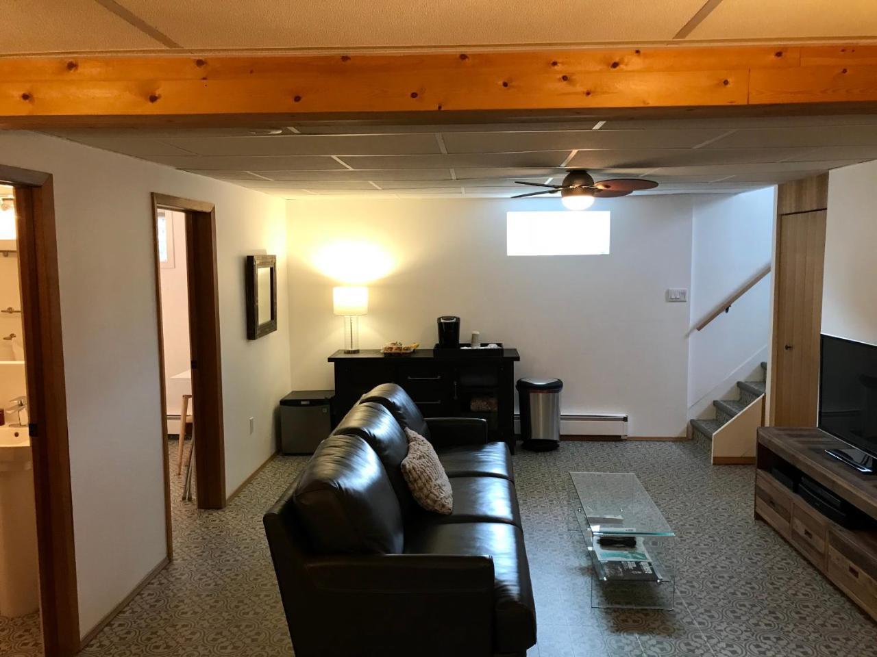Our Cabin Bed & Breakfast Yellowknife Eksteriør bilde